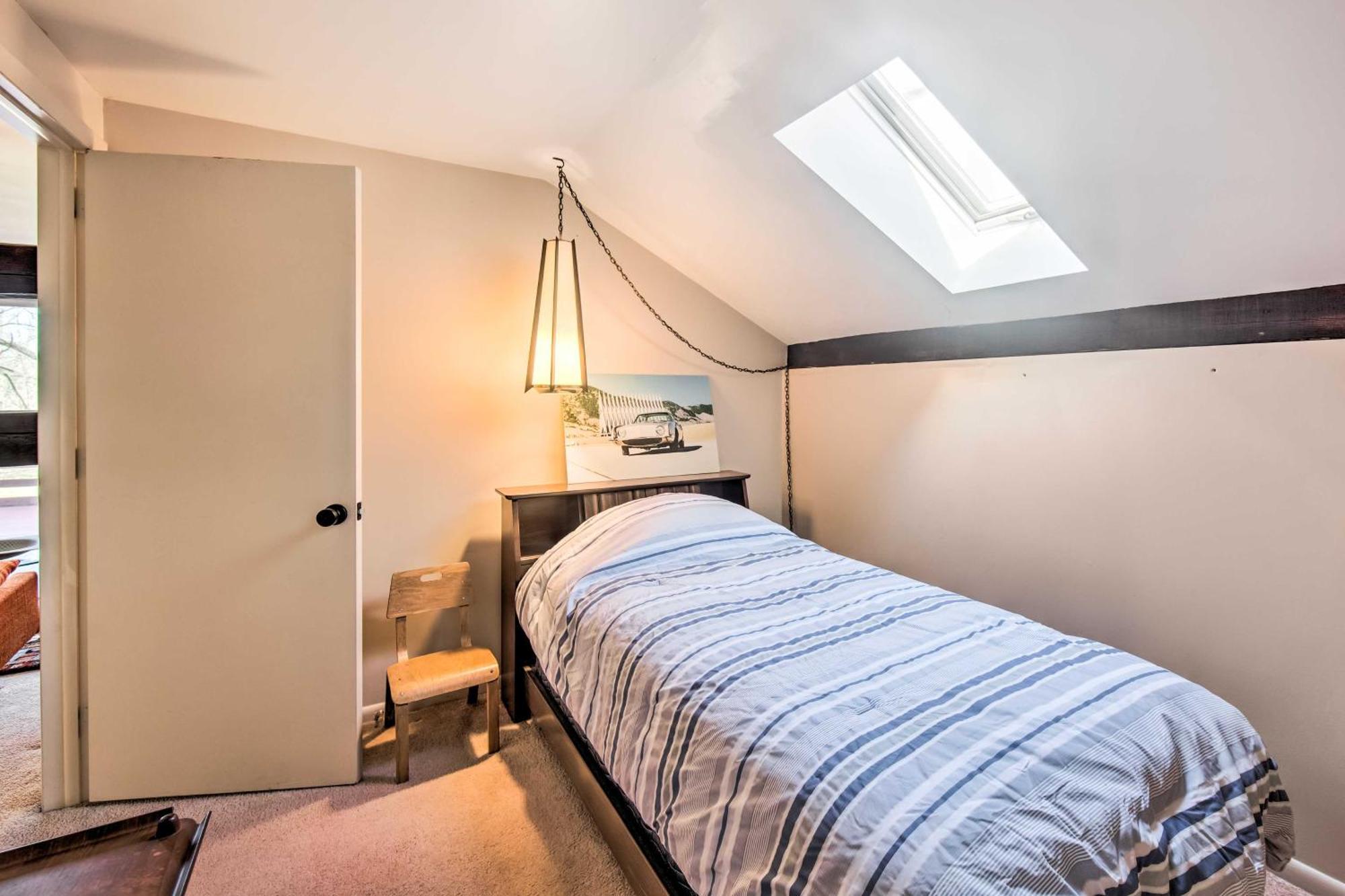 Runningwater Apartment In Lancaster With Deck Екстериор снимка