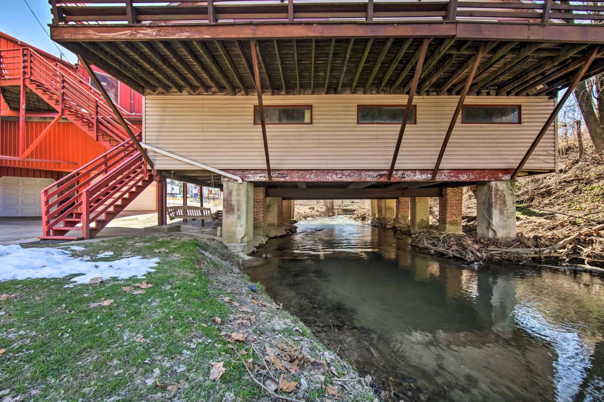Runningwater Apartment In Lancaster With Deck Екстериор снимка
