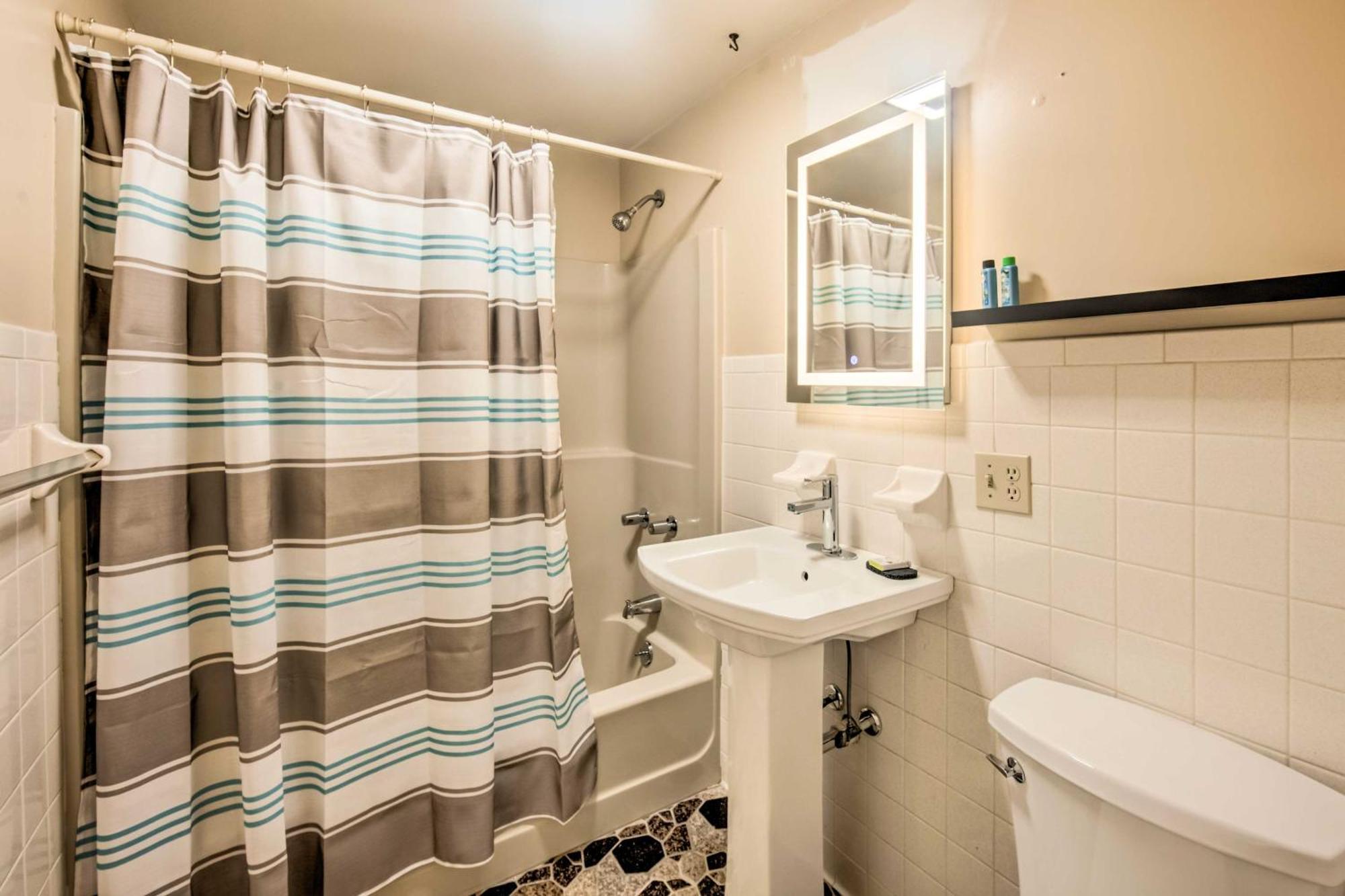 Runningwater Apartment In Lancaster With Deck Екстериор снимка