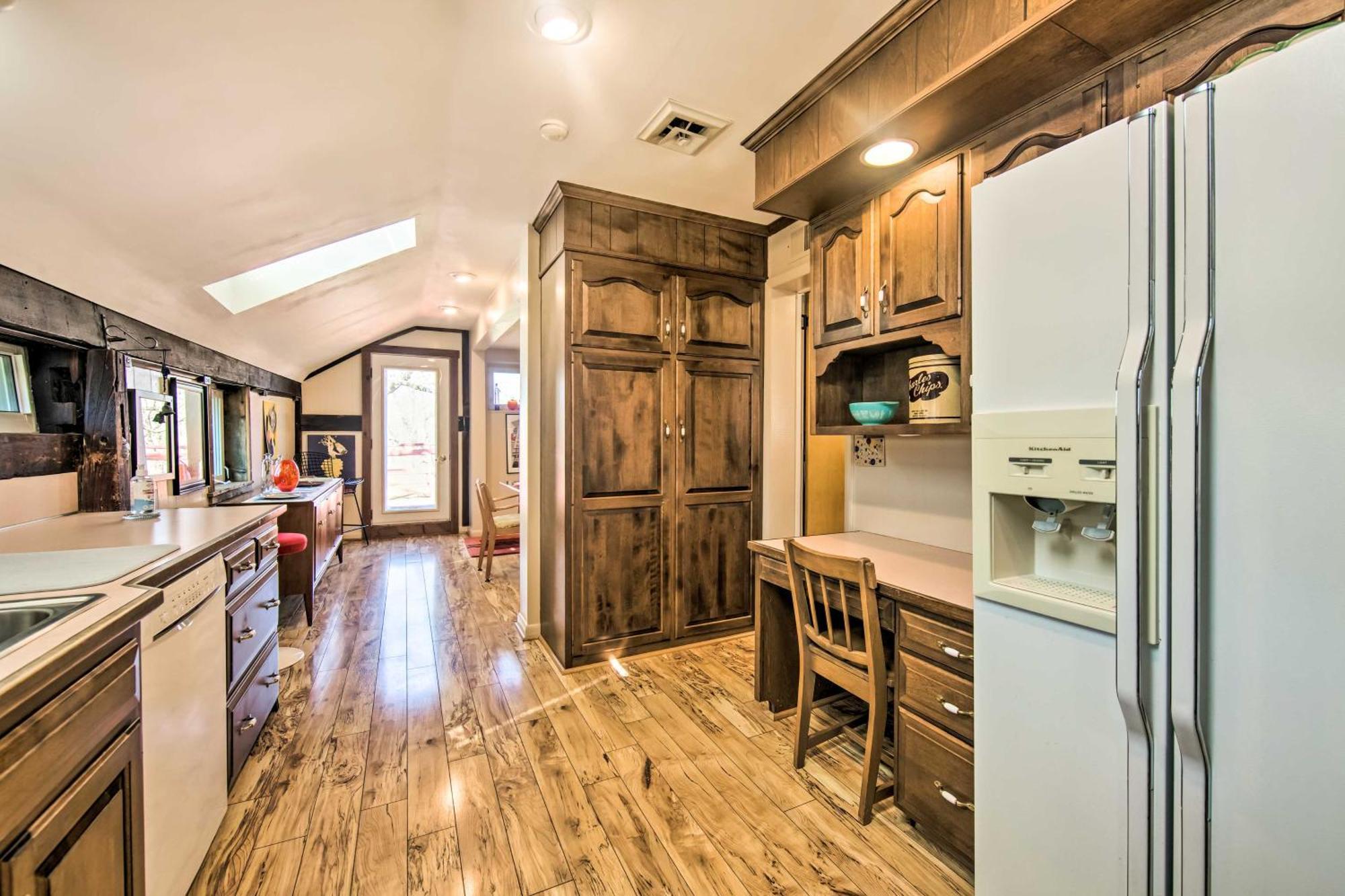 Runningwater Apartment In Lancaster With Deck Екстериор снимка