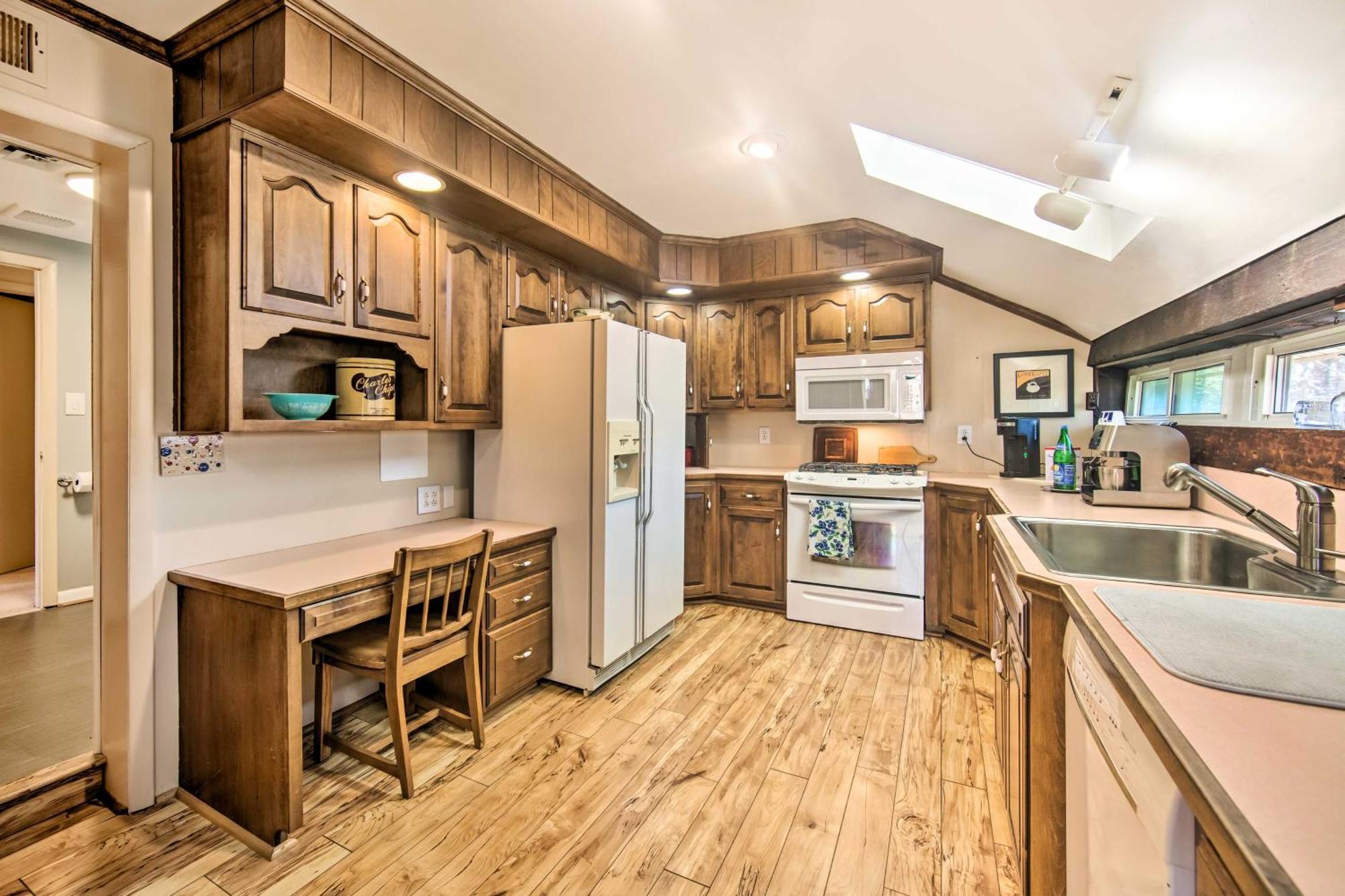 Runningwater Apartment In Lancaster With Deck Екстериор снимка