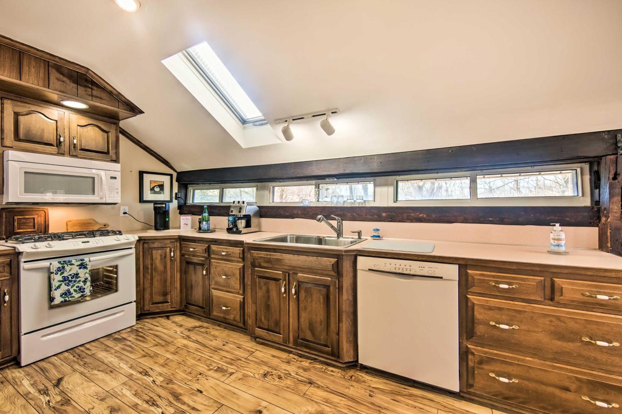 Runningwater Apartment In Lancaster With Deck Екстериор снимка