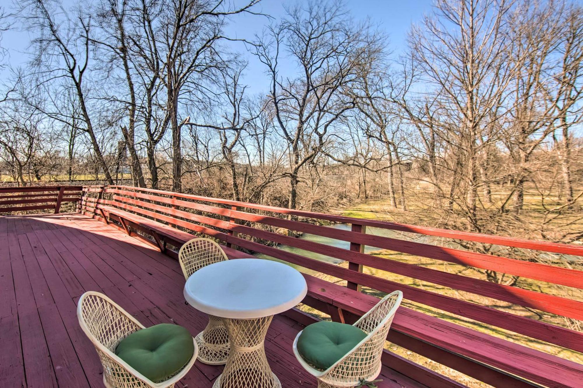 Runningwater Apartment In Lancaster With Deck Екстериор снимка